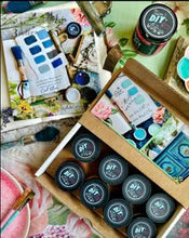 Load image into Gallery viewer, DIY Paint Mixology Lab 8 Color Set

