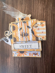 Buzzing Bees Hidden Paperclip Folio Paper Craft Socials